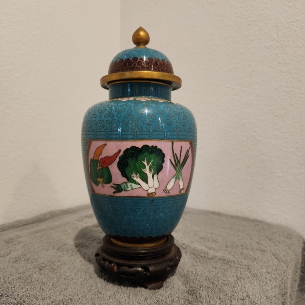 Antique Japanese Cloisonné Vase in Enamel and Bronze.